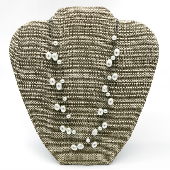 HOWARDS Pearl Necklace and Earring Set - Picture 2 of 4